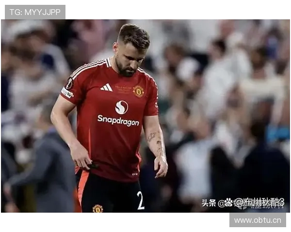 曼联防线失误频繁引发争议，稳定性承压影响球队赛季表现