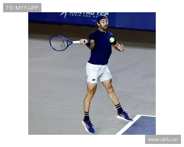 乔丹·汤普森随手刷卡那条视频我看了三遍——那顿饭的钱够我一个季度外卖开销