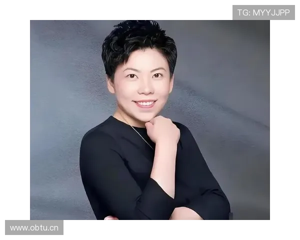 刷到邓亚萍拎着塑料篮买菜的照，奥运女王＋市井日常，这反差也太看不懂