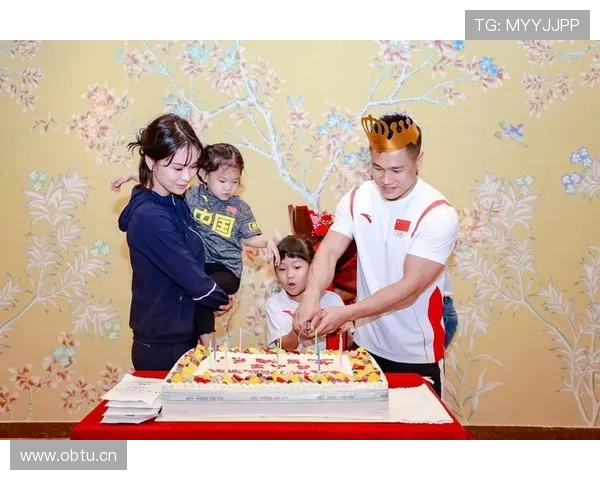 吕小军训练室里喝奶茶？这反差也太让人笑喷了吧！