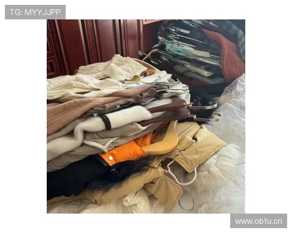 朱婷晒家里衣帽间，朋友笑着说我看完要把自己的衣服全扔了