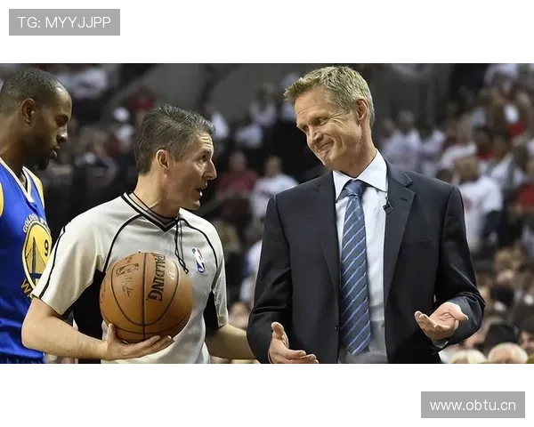 双方同时犯规怎么吹？NBA裁判现场判罚标准详解